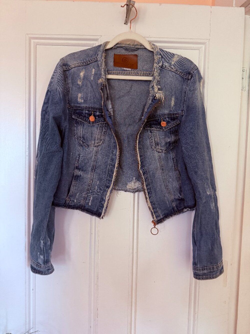 Cropped Distressed Zipper-Front Denim Jacket **M/L**